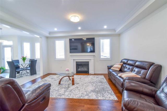 110 Major Cres, House detached with 4 bedrooms, 4 bathrooms and 4 parking in Aurora ON | Image 14