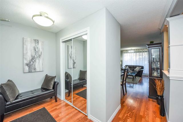 202 - 355 Rathburn Rd E, Condo with 3 bedrooms, 2 bathrooms and 3 parking in Mississauga ON | Image 2