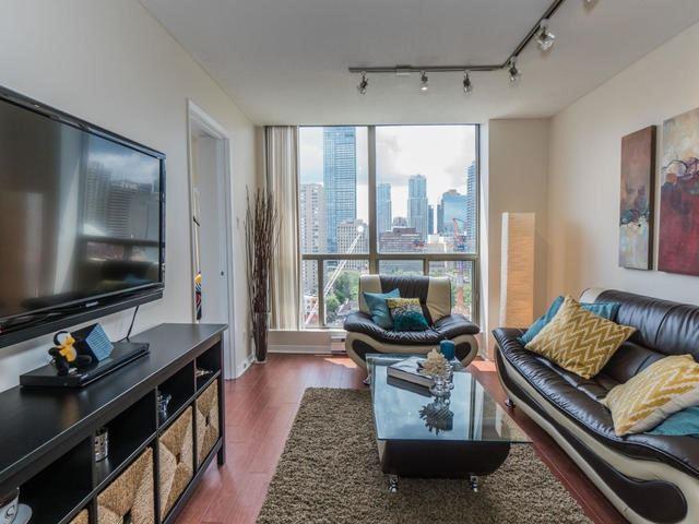 uph 1 - 298 Jarvis St, Condo with 1 bedrooms, 2 bathrooms and null parking in Toronto ON | Image 3