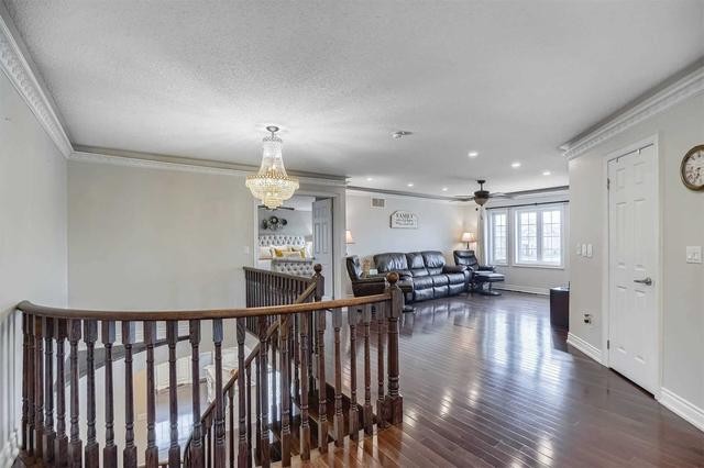 27 Lavallee Cres, House detached with 4 bedrooms, 5 bathrooms and 7 parking in Brampton ON | Image 10