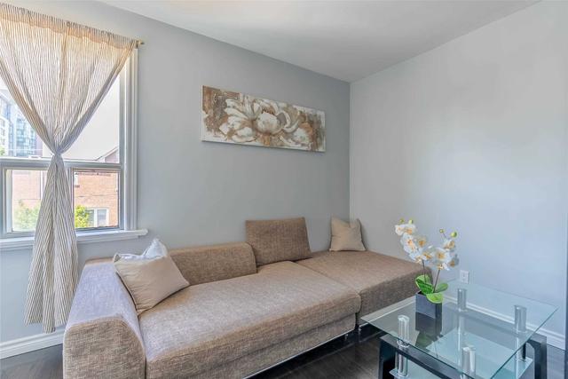 902 Woodbine Ave, House semidetached with 3 bedrooms, 3 bathrooms and 2 parking in Toronto ON | Image 19