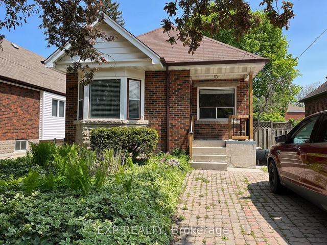 125 Haddon Ave S, House detached with 2 bedrooms, 2 bathrooms and 2 parking in Hamilton ON | Image 1