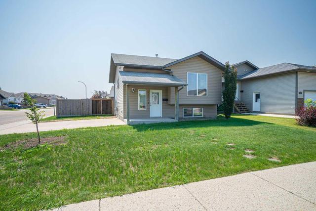 4701 19 Street, House detached with 3 bedrooms, 2 bathrooms and 2 parking in Lloydminster (Part) SK | Image 2