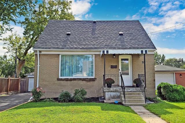35 Chilcot Ave, House detached with 3 bedrooms, 2 bathrooms and 7 parking in Toronto ON | Image 1