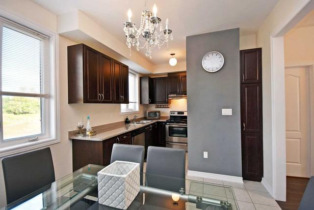 16 Kayak Hts, House attached with 3 bedrooms, 2 bathrooms and 2 parking in Brampton ON | Image 15