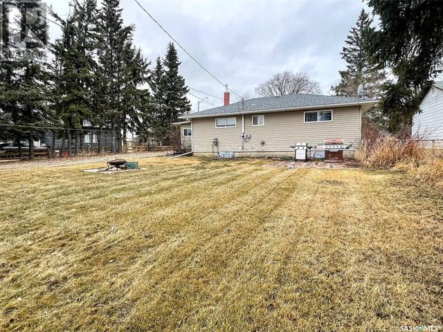 305 1st Street E, House detached with 3 bedrooms, 2 bathrooms and null parking in Meadow Lake SK | Image 23