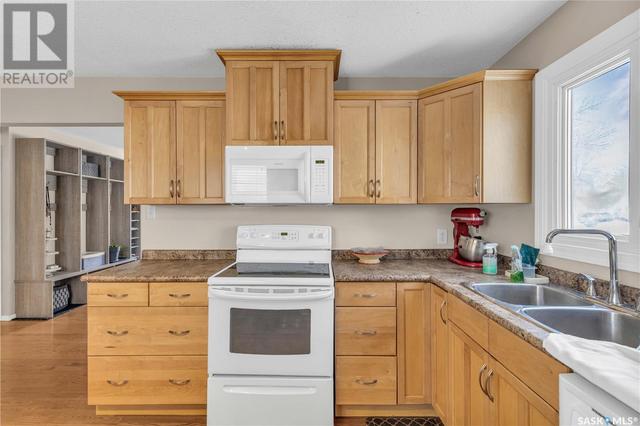 418 Mcmaster Crescent, House detached with 4 bedrooms, 2 bathrooms and null parking in Saskatoon SK | Image 14
