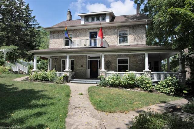 105 Queen Street W, House detached with 6 bedrooms, 3 bathrooms and 4 parking in St. Marys ON | Image 2