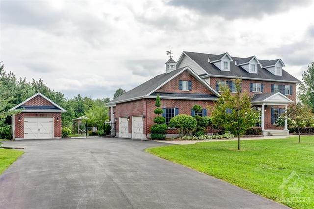 211 King Arthur Street, House detached with 5 bedrooms, 4 bathrooms and 10 parking in Ottawa ON | Image 2