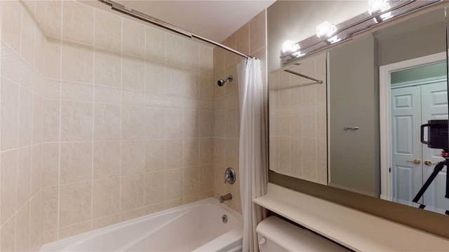 lph 4 - 909 Bay St, Condo with 3 bedrooms, 3 bathrooms and 1 parking in Toronto ON | Image 21