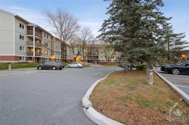 6434 Bilberry Drive, Condo with 2 bedrooms, 2 bathrooms and 1 parking in Ottawa ON | Image 4