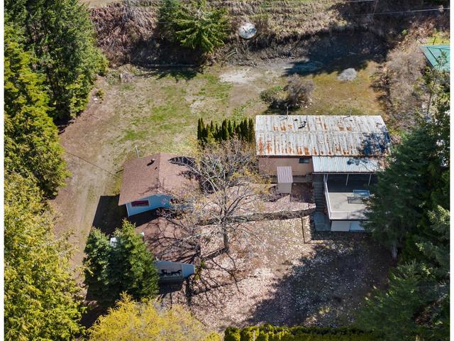 12830 Highway 3a, House detached with 3 bedrooms, 1 bathrooms and null parking in Central Kootenay A BC | Image 38