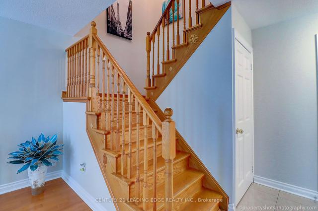 81 Upton Cres, House attached with 3 bedrooms, 4 bathrooms and 6 parking in Markham ON | Image 9