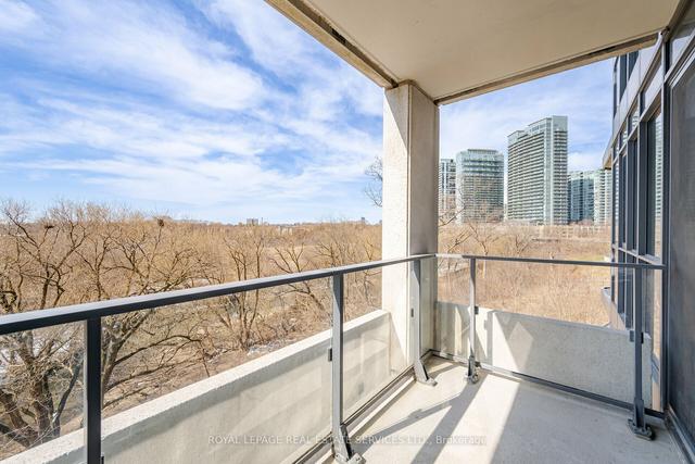 513 - 10 Park Lawn Rd, Condo with 2 bedrooms, 2 bathrooms and 1 parking in Toronto ON | Image 7