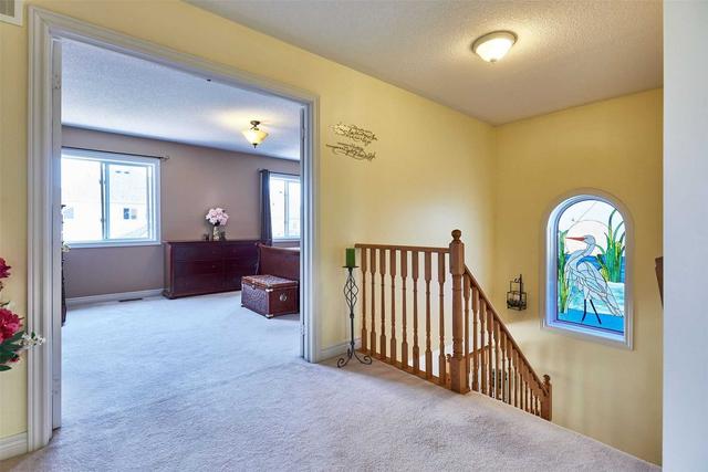 1055 Songbird Dr, House detached with 5 bedrooms, 3 bathrooms and 6 parking in Oshawa ON | Image 11