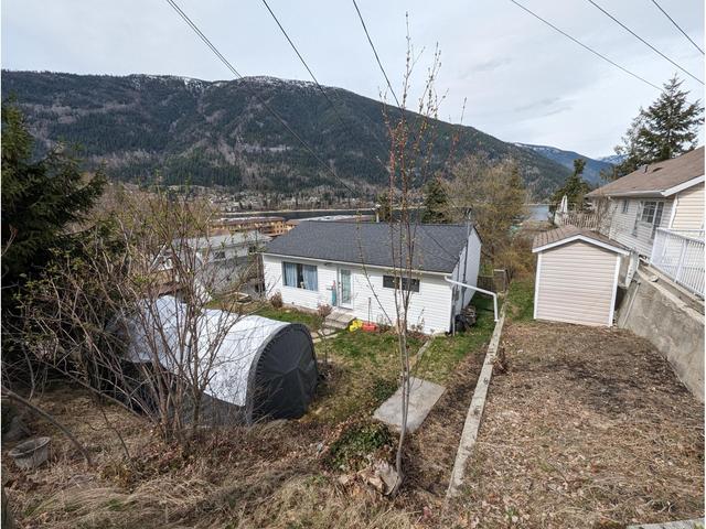 1011 Gordon Street, House detached with 3 bedrooms, 1 bathrooms and null parking in Nelson BC | Image 4