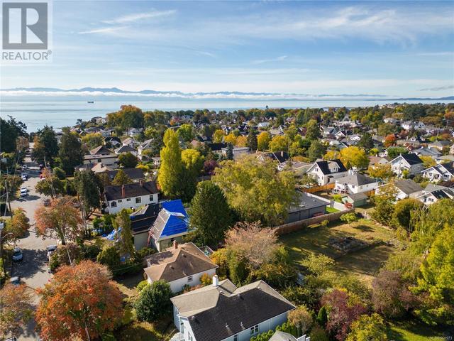 334 Irving Rd, House detached with 2 bedrooms, 1 bathrooms and 2 parking in Victoria BC | Image 35