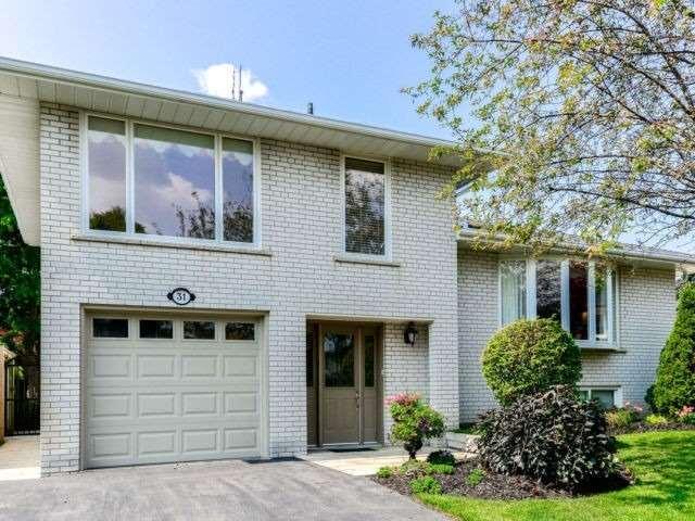 31 Coniston Ave, House detached with 3 bedrooms, 2 bathrooms and 4 parking in Brampton ON | Image 1