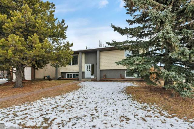1 Hallgren Avenue, House detached with 5 bedrooms, 3 bathrooms and 4 parking in Red Deer AB | Image 1