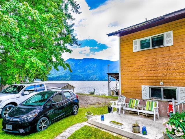12337 Highway 3a, House detached with 4 bedrooms, 3 bathrooms and null parking in Central Kootenay A BC | Image 42