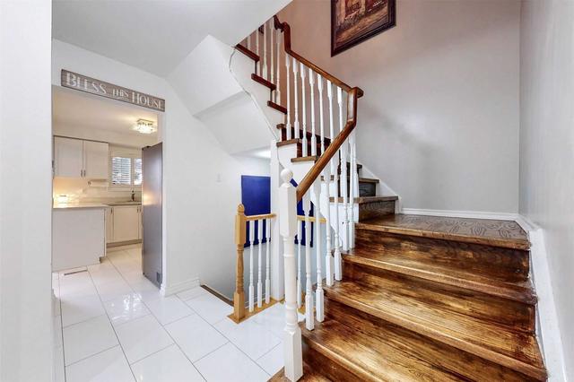 4 Wickstead Crt, Townhouse with 3 bedrooms, 2 bathrooms and 2 parking in Brampton ON | Image 7