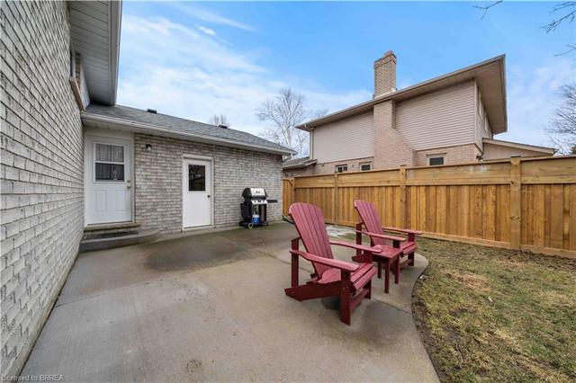 22 Blackfriar Lane, House detached with 4 bedrooms, 2 bathrooms and 3 parking in Brantford ON | Image 13