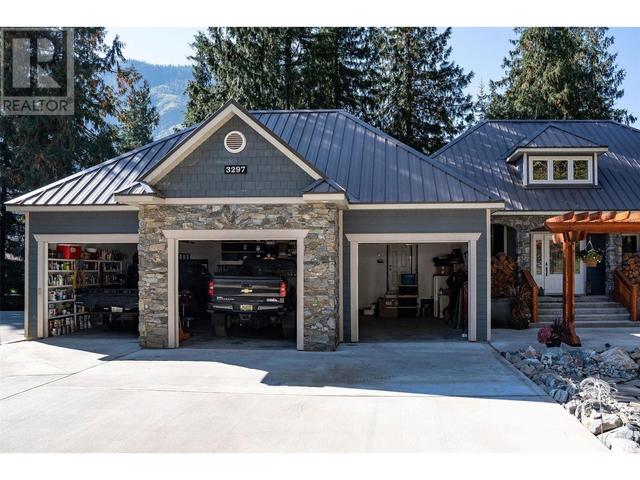 3297 Back Road Road, House detached with 4 bedrooms, 3 bathrooms and 3 parking in Columbia Shuswap B BC | Image 4