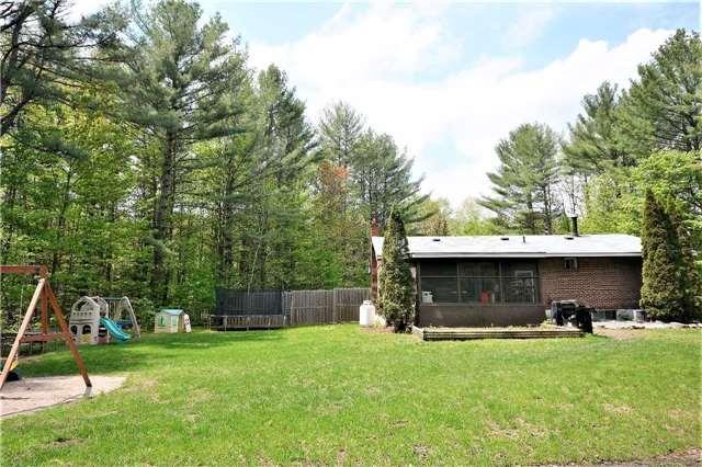1060 Baseline Rd, House detached with 3 bedrooms, 1 bathrooms and 6 parking in Gravenhurst ON | Image 2