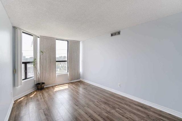 409 - 25 Agnes St, Condo with 2 bedrooms, 2 bathrooms and 1 parking in Mississauga ON | Image 10