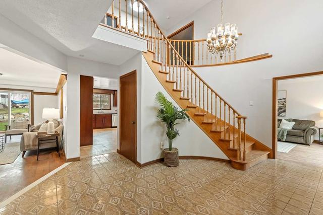 165 Hazelwood Dr, House detached with 4 bedrooms, 3 bathrooms and 6 parking in Whitby ON | Image 5