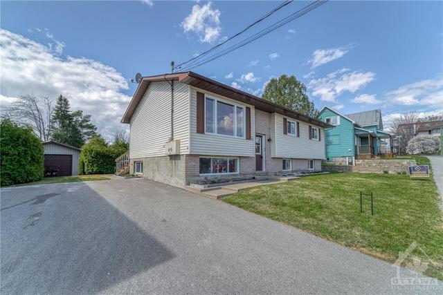 522 St Louis Street, House detached with 6 bedrooms, 2 bathrooms and 6 parking in Clarence Rockland ON | Image 2
