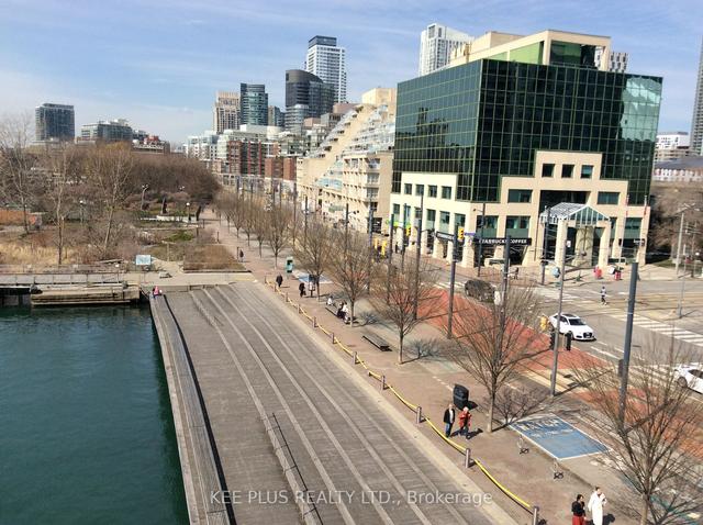 402 - 401 Queens Quay W, Condo with 1 bedrooms, 2 bathrooms and 1 parking in Toronto ON | Image 9
