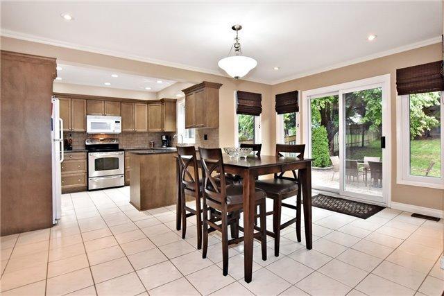 27 Moorcrest Dr, House detached with 4 bedrooms, 4 bathrooms and 4 parking in Aurora ON | Image 5