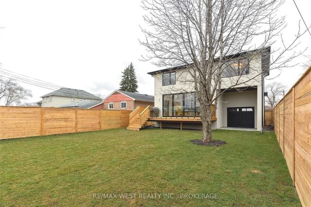 34 Hollister Rd, House detached with 4 bedrooms, 5 bathrooms and 3 parking in Toronto ON | Image 19