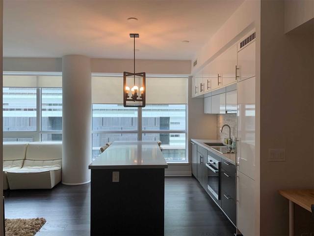 611 - 8 Mercer St, Condo with 2 bedrooms, 2 bathrooms and 1 parking in Toronto ON | Image 2