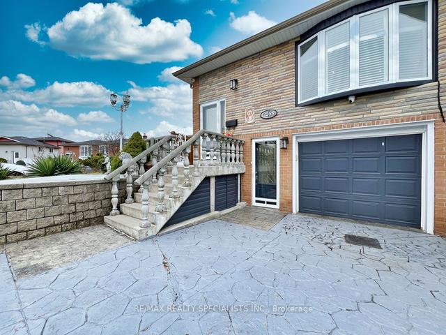 2258 Promenade Crt, House semidetached with 3 bedrooms, 3 bathrooms and 5 parking in Mississauga ON | Image 12