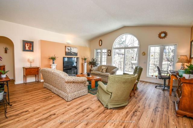 4 Beechwood Cres, House detached with 3 bedrooms, 3 bathrooms and 8 parking in Oro Medonte ON | Image 35