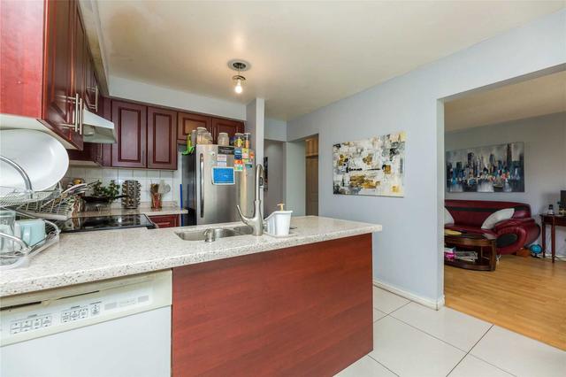 126 Muirland Cres, House detached with 4 bedrooms, 4 bathrooms and 6 parking in Brampton ON | Image 3