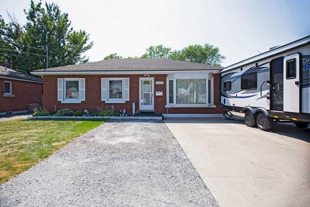 7445 Drummond Rd, House detached with 3 bedrooms, 2 bathrooms and 6 parking in Niagara Falls ON | Image 1
