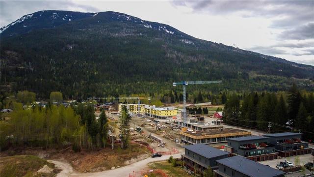 sl138 - p01 (Building 4) Mackenzie Plaza, Condo with 2 bedrooms, 1 bathrooms and 1 parking in Revelstoke BC | Image 13