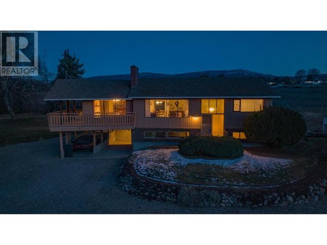 3975 Todd Road, House detached with 4 bedrooms, 2 bathrooms and 10 parking in Kelowna BC | Image 2