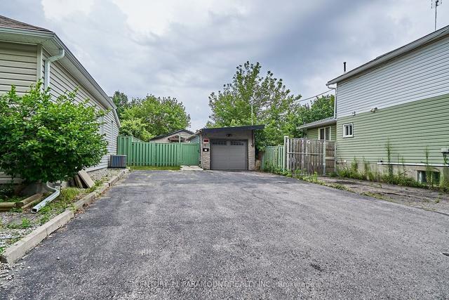 15 Knights Rd, House detached with 3 bedrooms, 2 bathrooms and 8 parking in Oshawa ON | Image 26