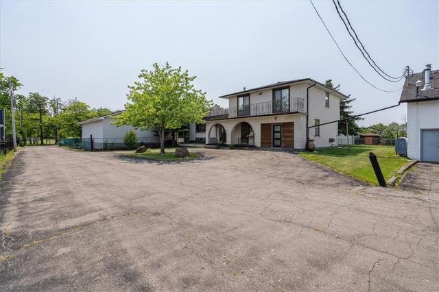 251 Green Mountain Road E, House detached with 4 bedrooms, 3 bathrooms and 30 parking in Hamilton ON | Image 2