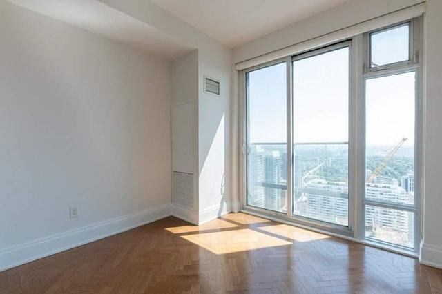 4701 - 2191 Yonge St, Condo with 2 bedrooms, 3 bathrooms and 2 parking in Toronto ON | Image 6