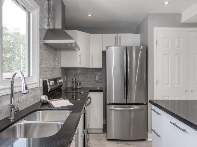 Upper - 29 Bernice Cres, House detached with 3 bedrooms, 1 bathrooms and 1 parking in Toronto ON | Image 4