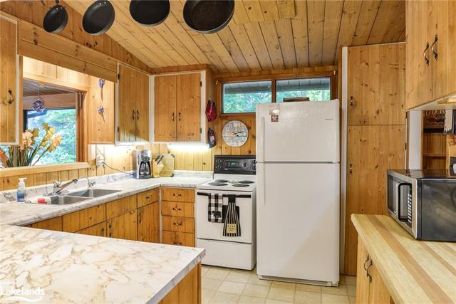 1104 Sunset Bay Road, House detached with 3 bedrooms, 1 bathrooms and 6 parking in Muskoka Lakes ON | Image 5