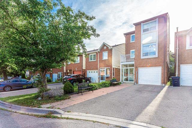 41 West Burton Crt, House detached with 3 bedrooms, 3 bathrooms and 3 parking in Toronto ON | Image 6
