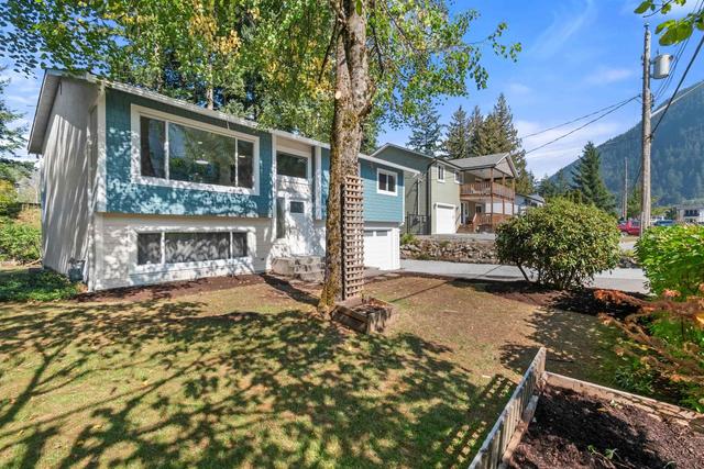 63797 Beech Avenue, House detached with 3 bedrooms, 2 bathrooms and null parking in Hope BC | Image 2