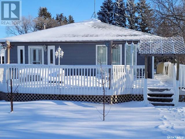 207 2nd Street, House detached with 3 bedrooms, 2 bathrooms and null parking in Plunkett SK | Image 1