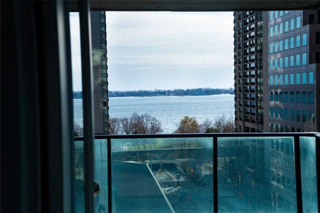 1112 - 33 Bay St, Condo with 2 bedrooms, 2 bathrooms and 1 parking in Toronto ON | Image 3